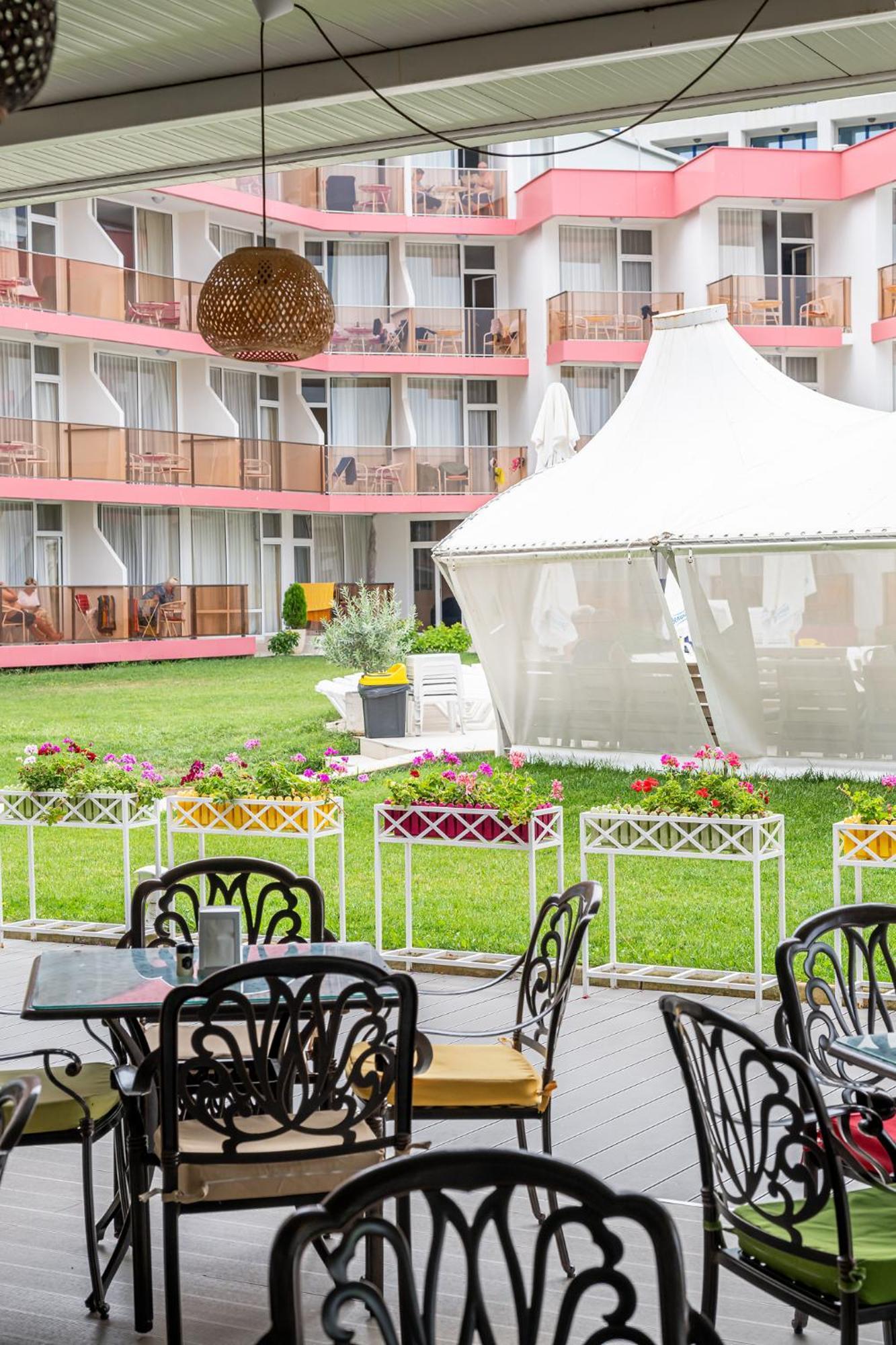 Flamingo Hotel 3*