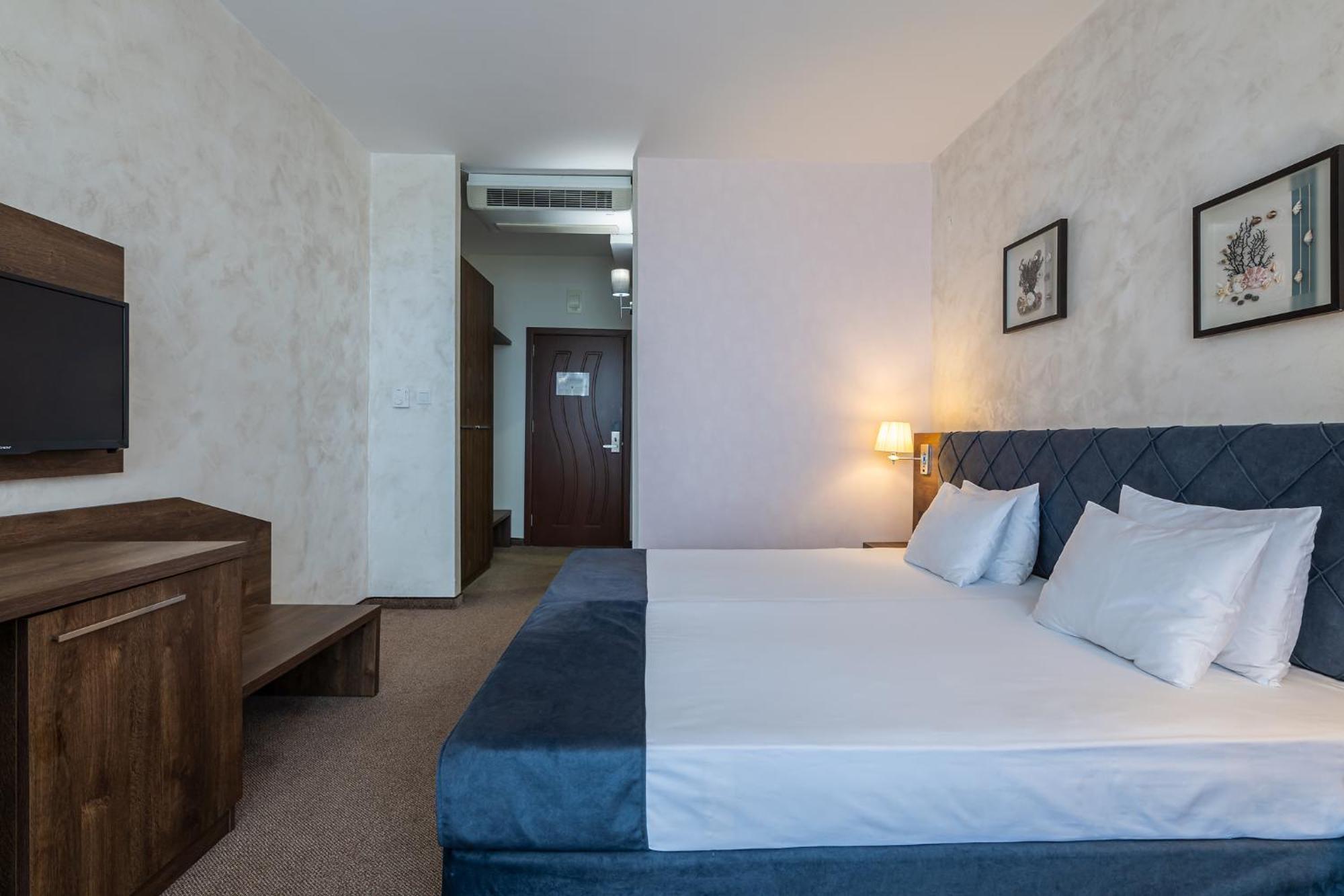 Flamingo Hotel 3*
